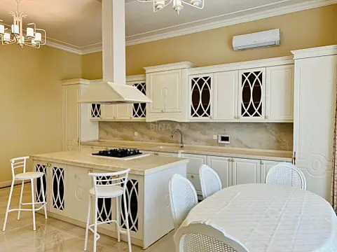 Kirayə verilir 6 otaqlı həyət evi 540 m²