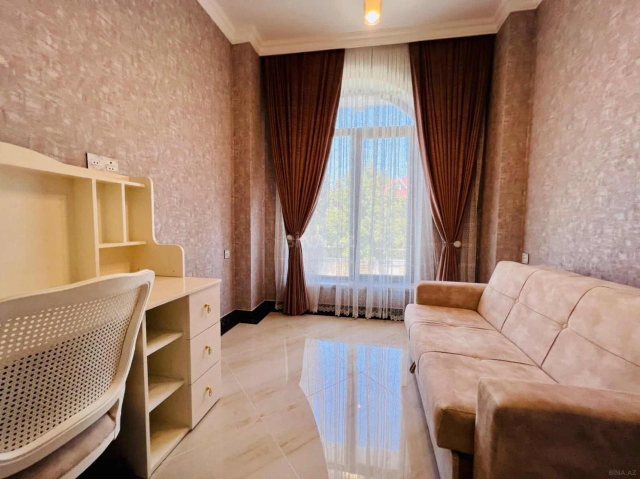 Kirayə verilir 6 otaqlı həyət evi 540 m²