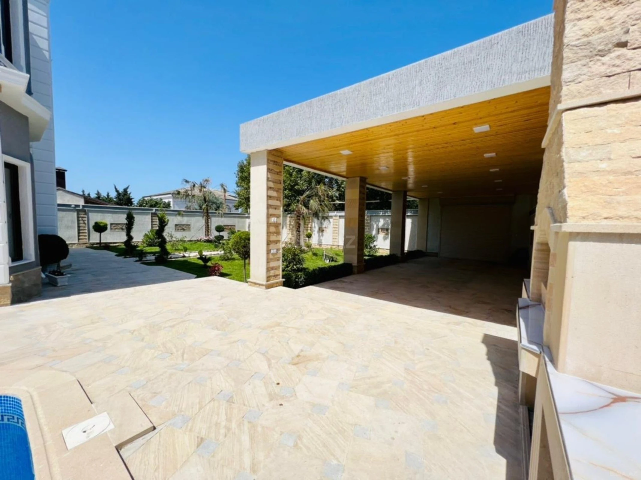 Kirayə verilir 6 otaqlı həyət evi 540 m²