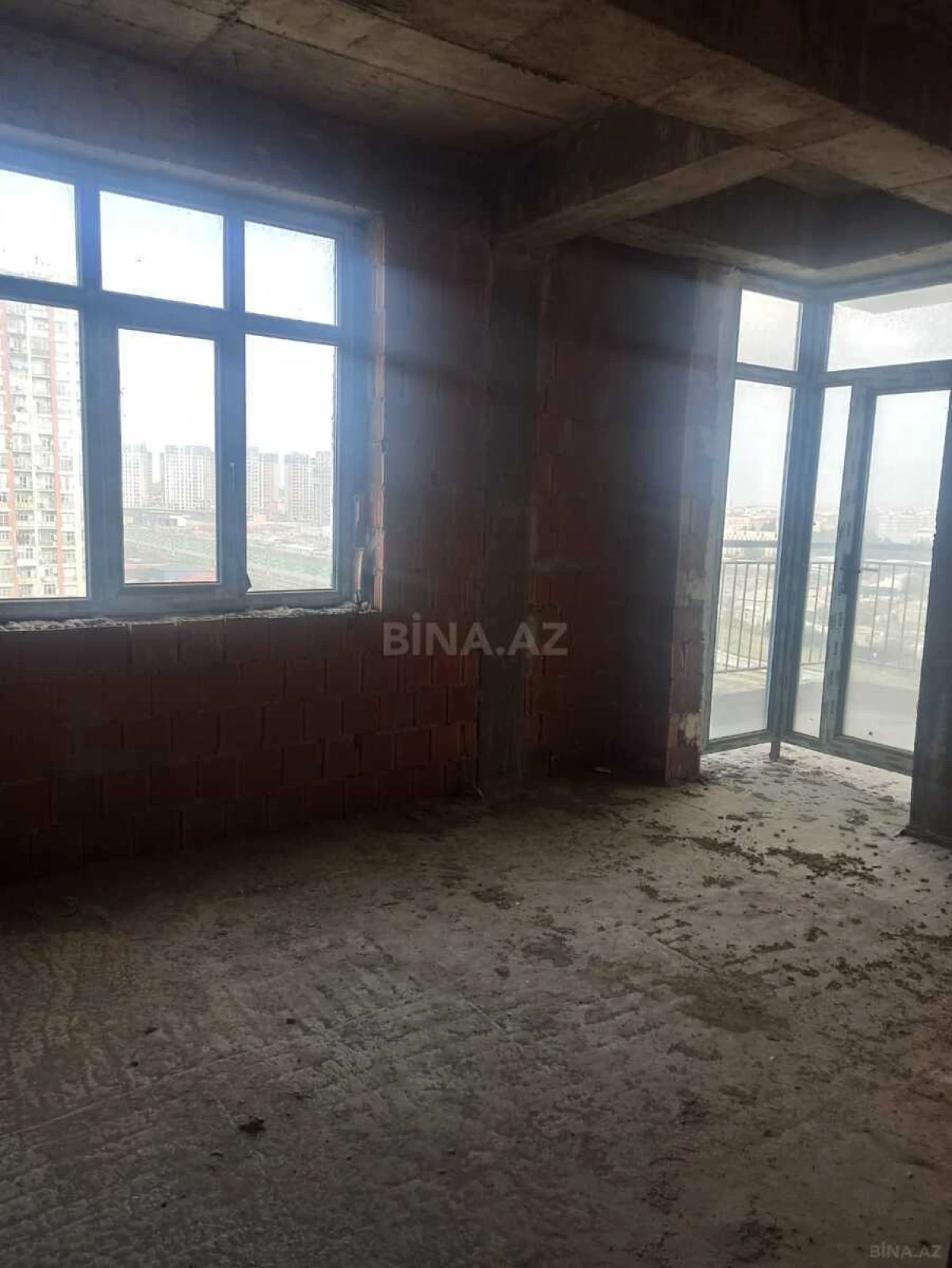 Satılır 4 otaqlı mənzil 127 m²