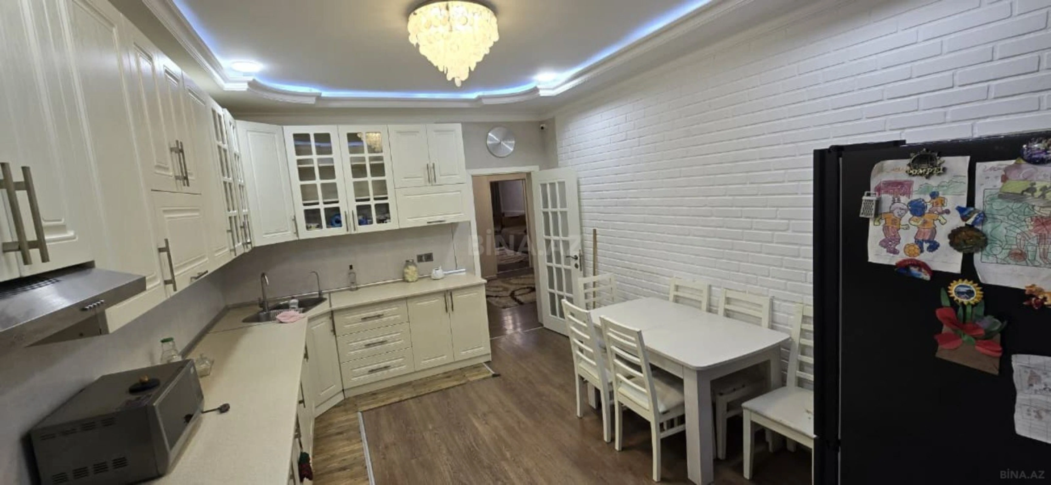 Satılır 3 otaqlı mənzil 130 m²