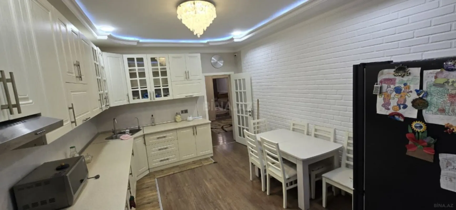 Satılır 3 otaqlı mənzil 130 m²
