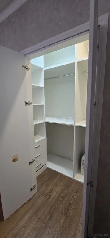 Satılır 3 otaqlı mənzil 130 m²