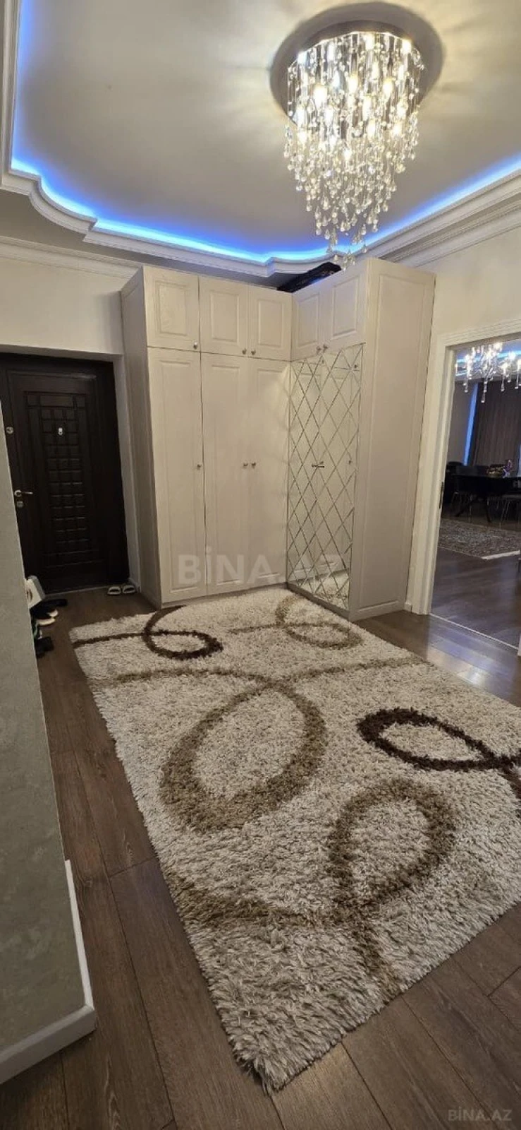 Satılır 3 otaqlı mənzil 130 m²