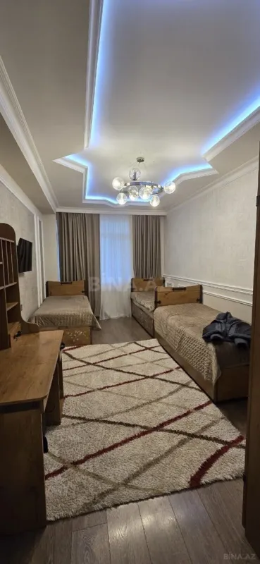 Satılır 3 otaqlı mənzil 130 m²