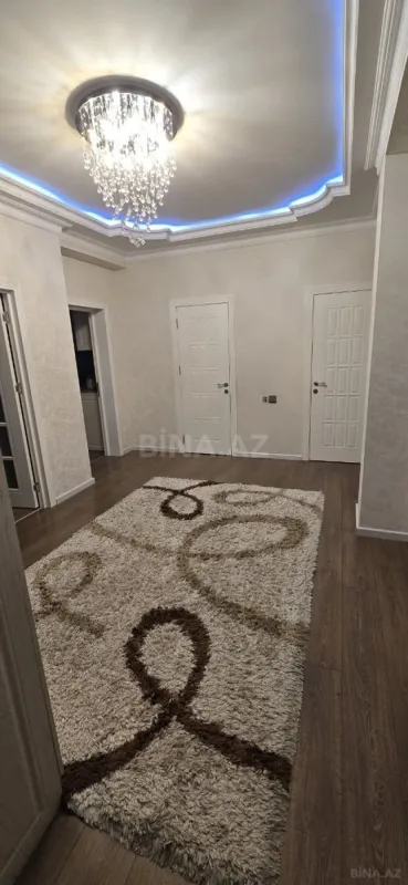 Satılır 3 otaqlı mənzil 130 m²