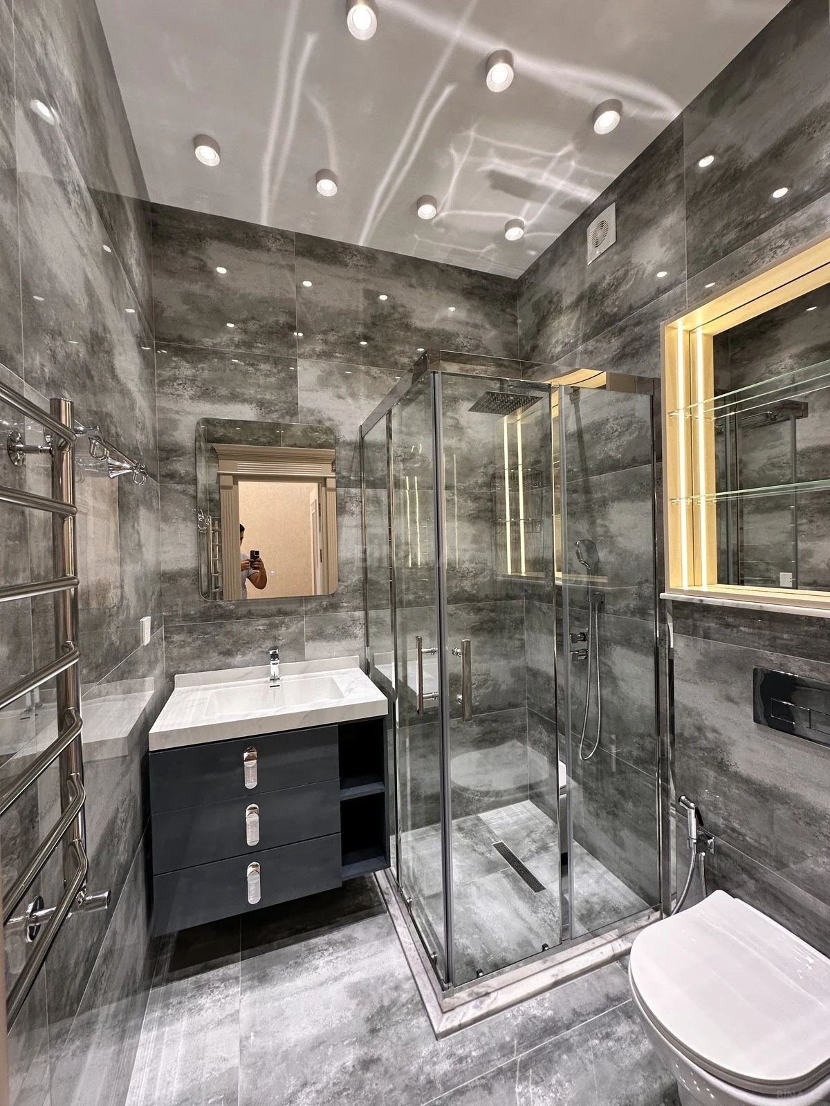 Satılır 4 otaqlı mənzil 195 m²