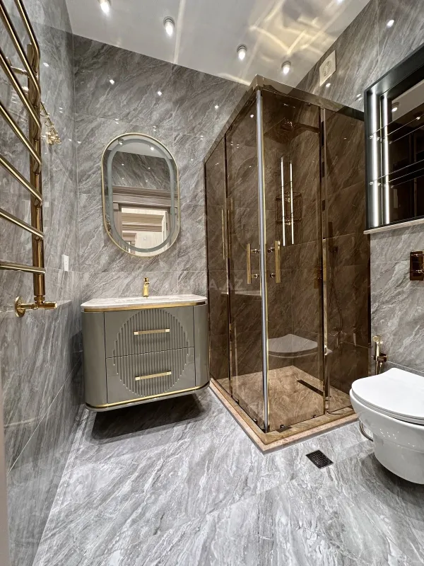 Satılır 4 otaqlı mənzil 195 m²