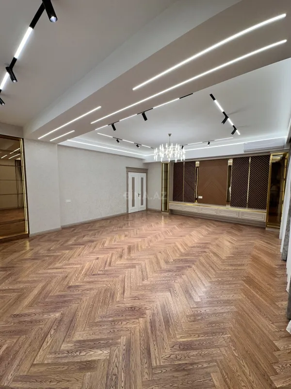 Satılır 4 otaqlı mənzil 195 m²