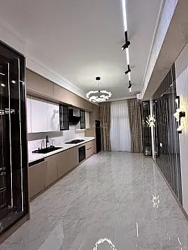 Satılır 4 otaqlı mənzil 195 m²