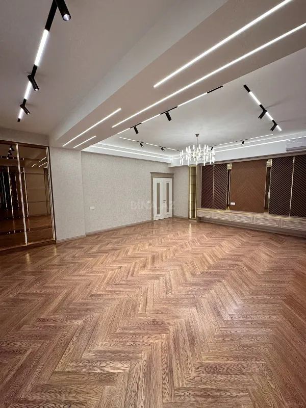 Satılır 4 otaqlı mənzil 195 m²