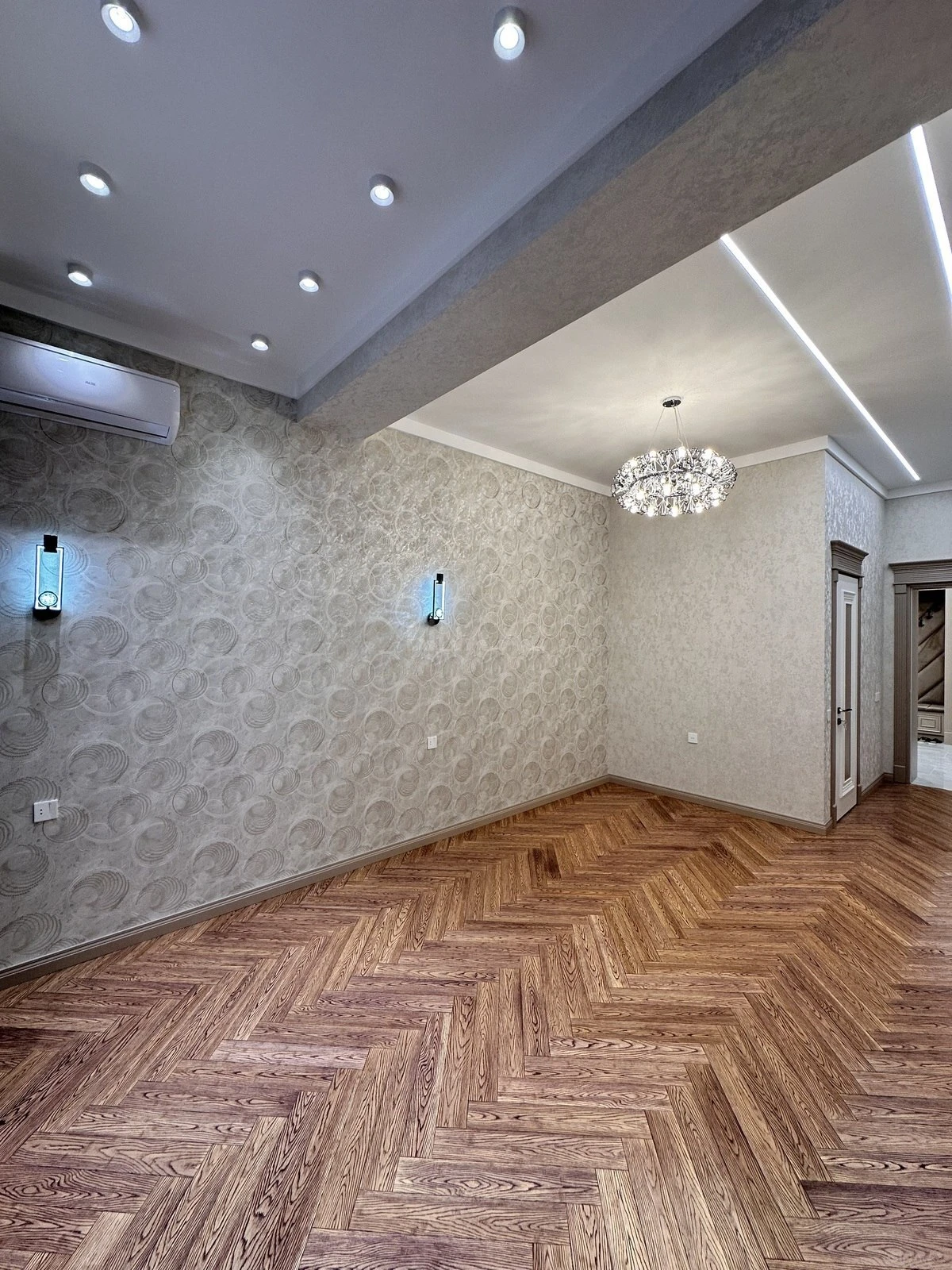 Satılır 4 otaqlı mənzil 195 m²