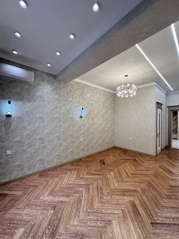 Satılır 4 otaqlı mənzil 195 m²