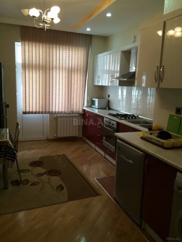 Kirayə verilir 2 otaqlı mənzil 90 m²