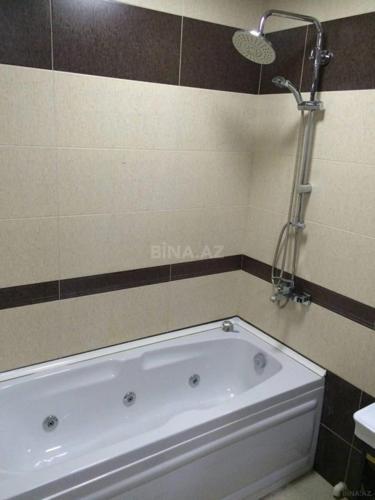 Kirayə verilir 2 otaqlı mənzil 90 m²