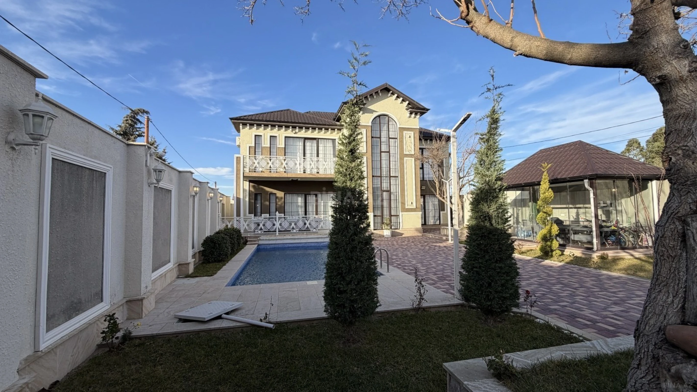 Satılır 7 otaqlı həyət evi 450 m²