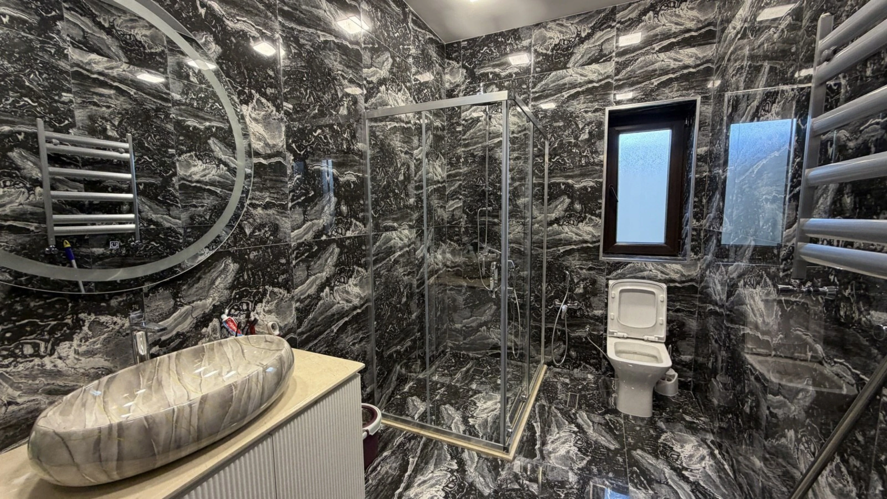 Satılır 7 otaqlı həyət evi 450 m²