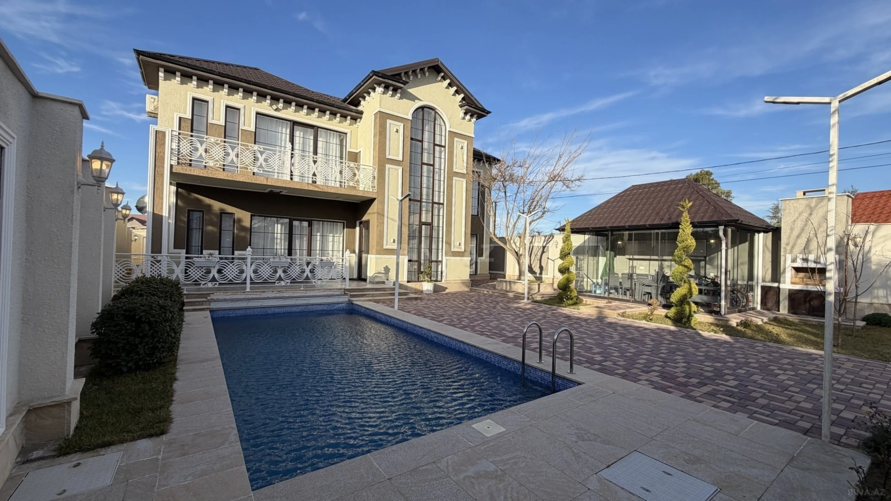 Satılır 7 otaqlı həyət evi 450 m²