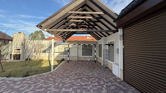 Satılır 7 otaqlı həyət evi 450 m²