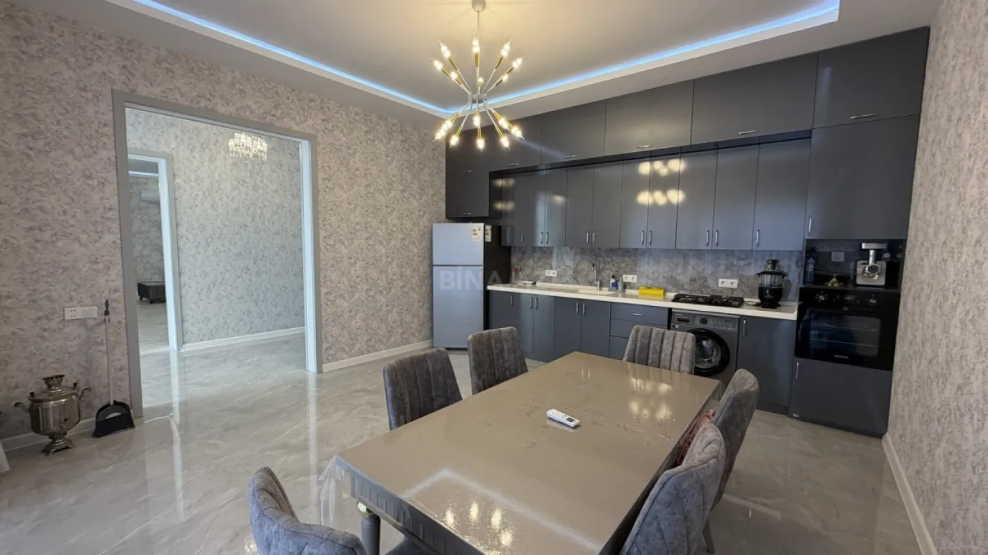 Satılır 7 otaqlı həyət evi 450 m²