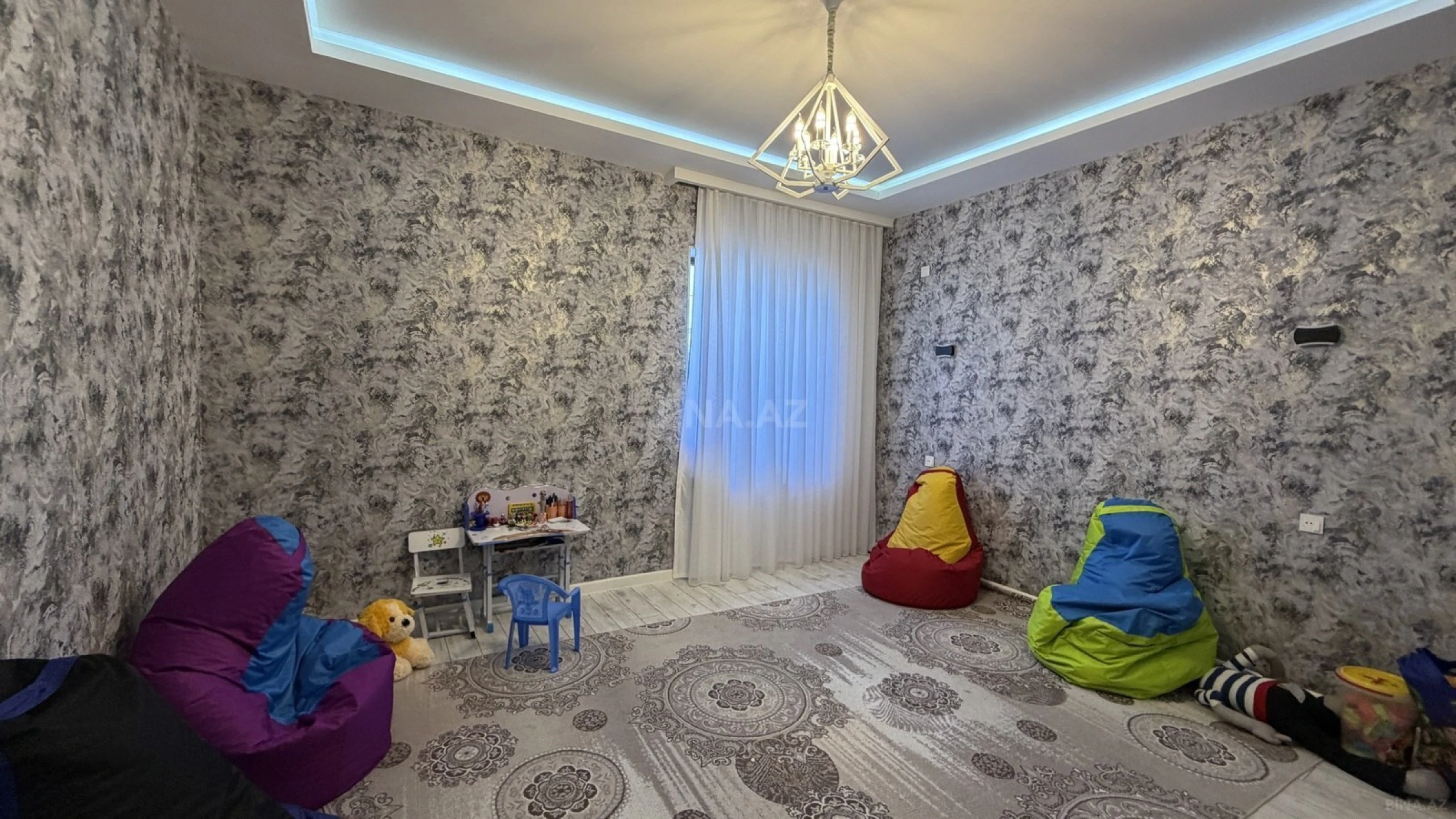 Satılır 7 otaqlı həyət evi 450 m²