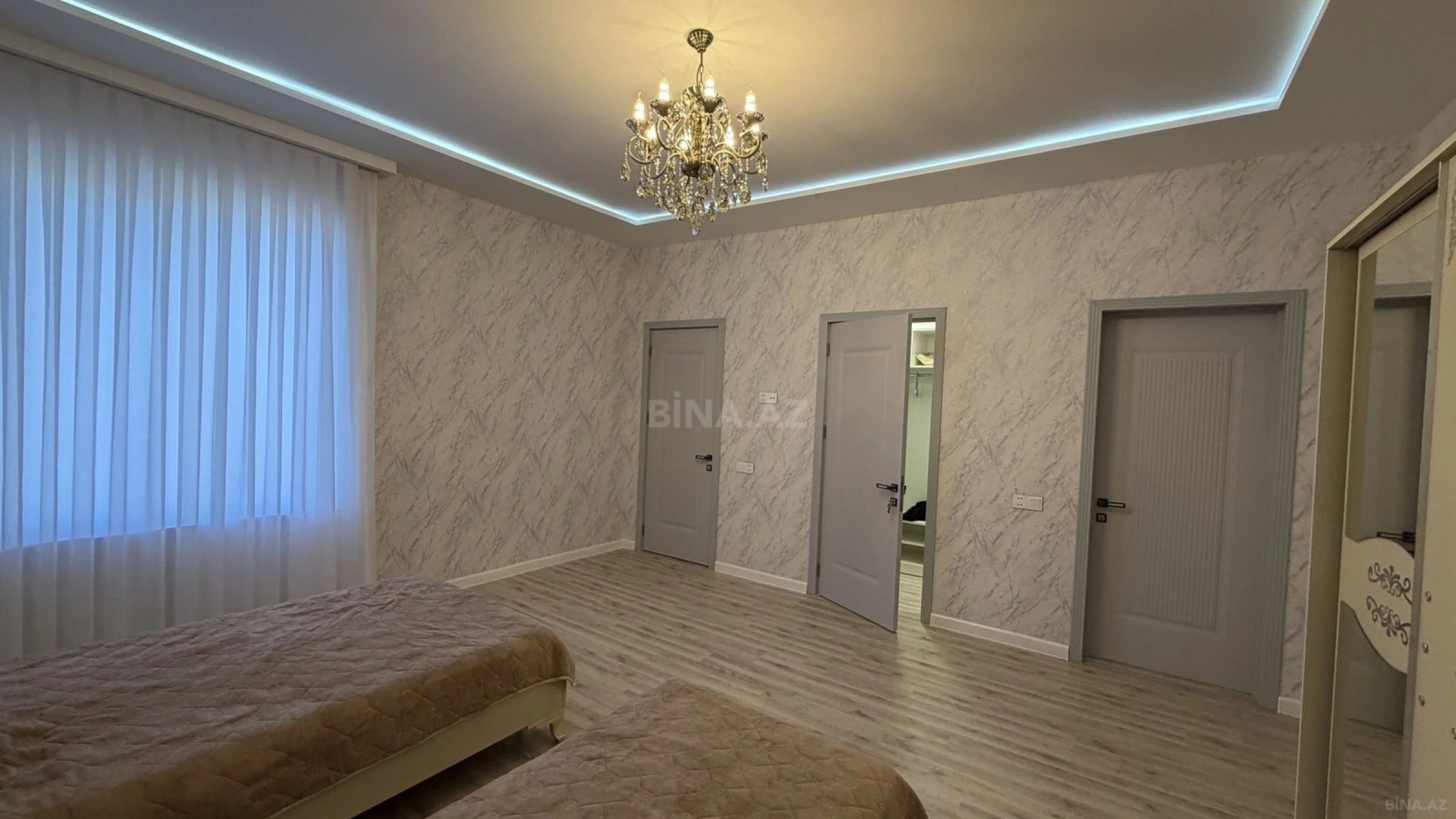 Satılır 7 otaqlı həyət evi 450 m²