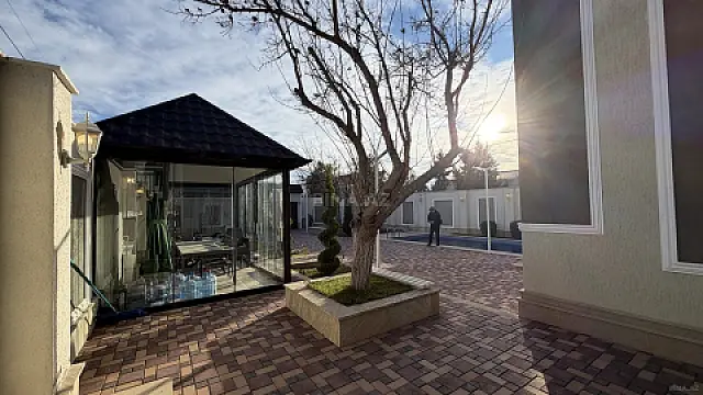 Satılır 7 otaqlı həyət evi 450 m²