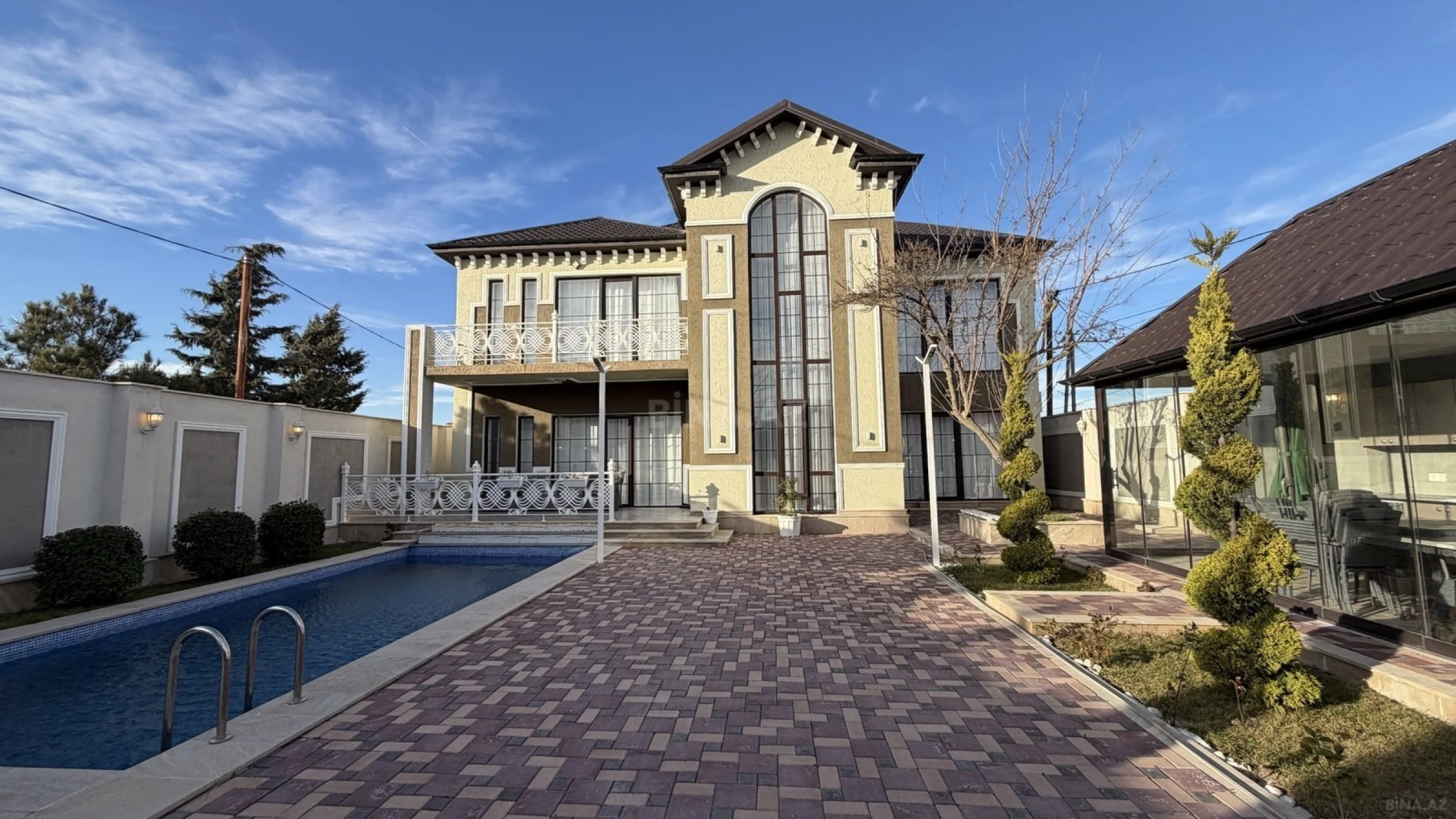 Satılır 7 otaqlı həyət evi 450 m²