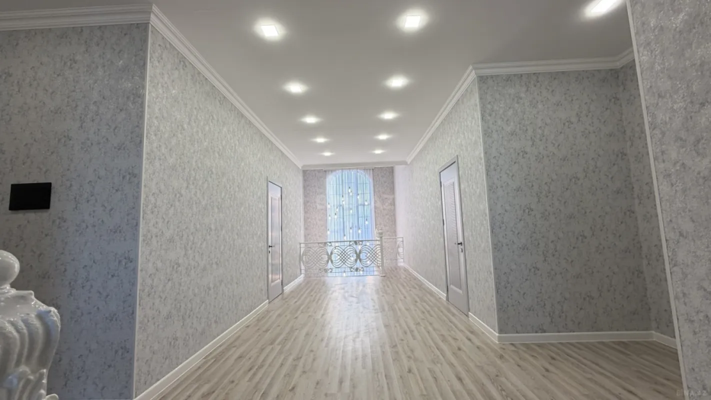 Satılır 7 otaqlı həyət evi 450 m²