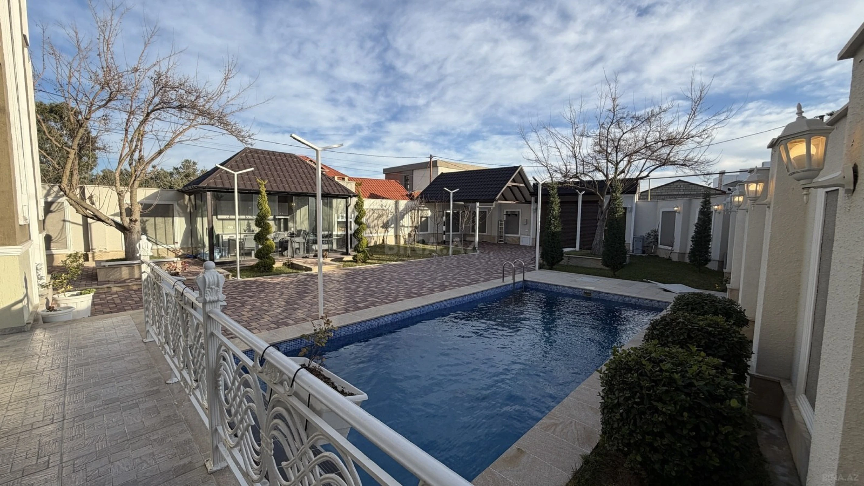 Satılır 7 otaqlı həyət evi 450 m²