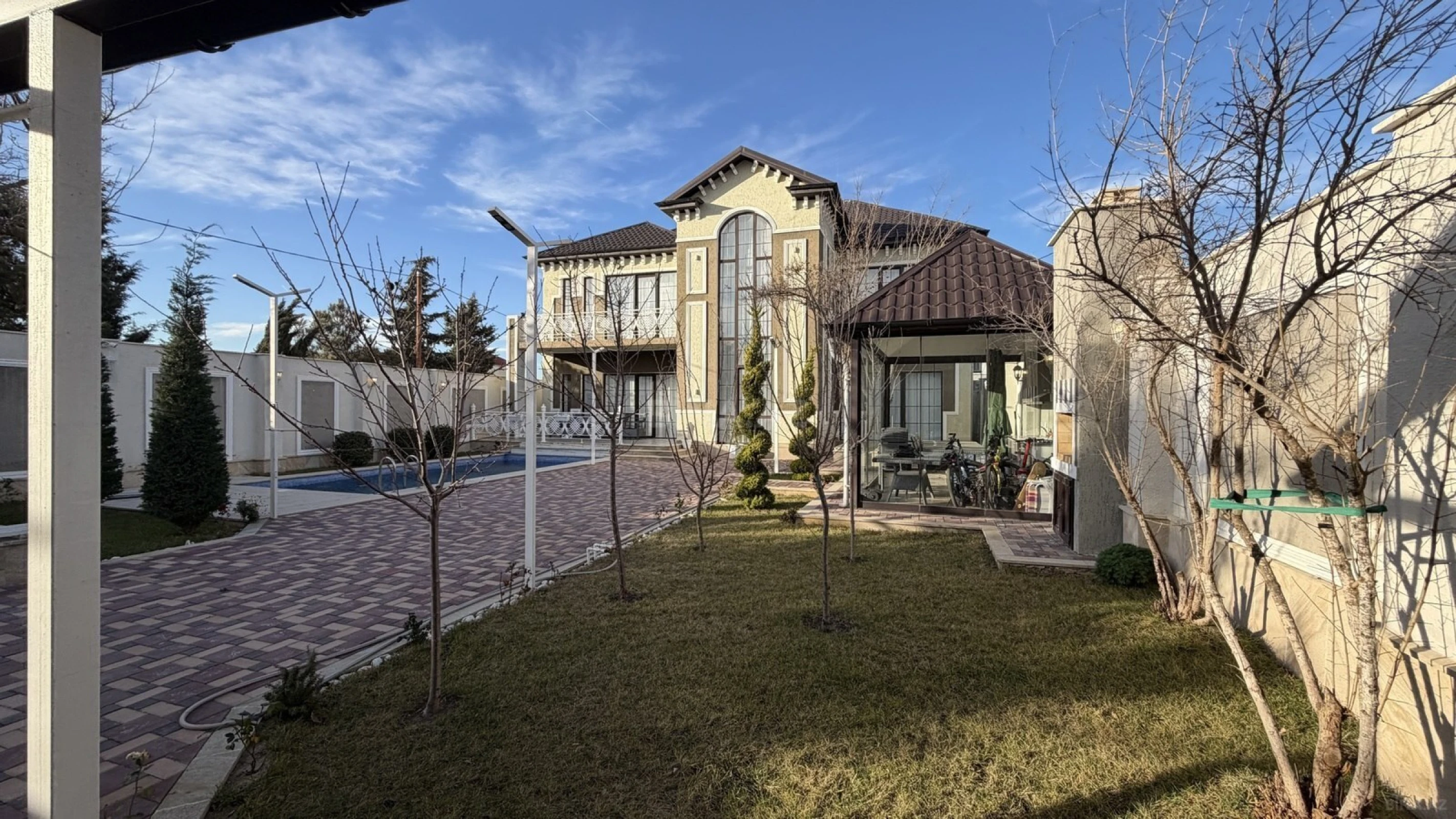 Satılır 7 otaqlı həyət evi 450 m²