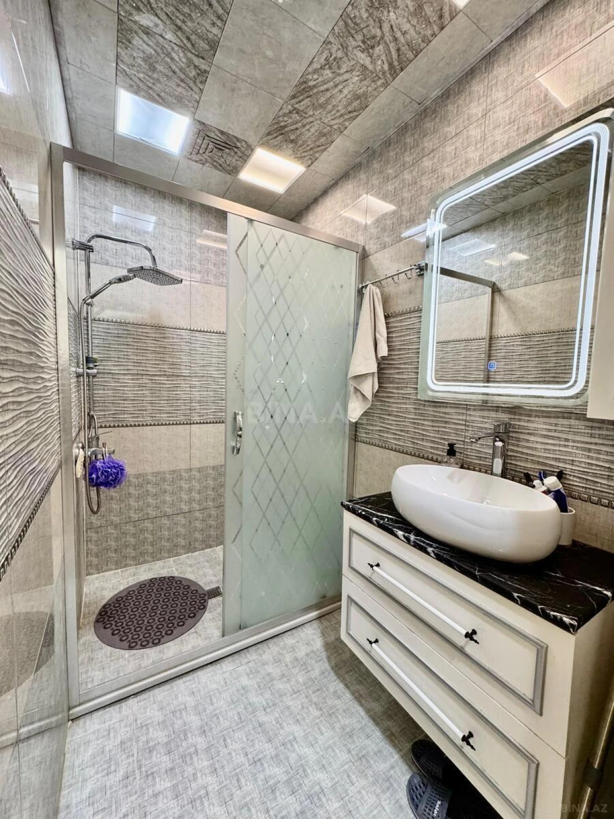 Satılır 2 otaqlı mənzil 60 m²