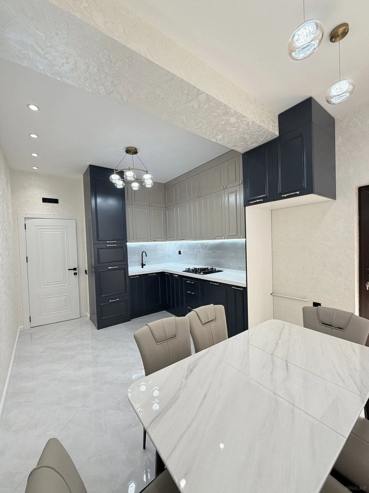 Satılır 3 otaqlı mənzil 107 m²