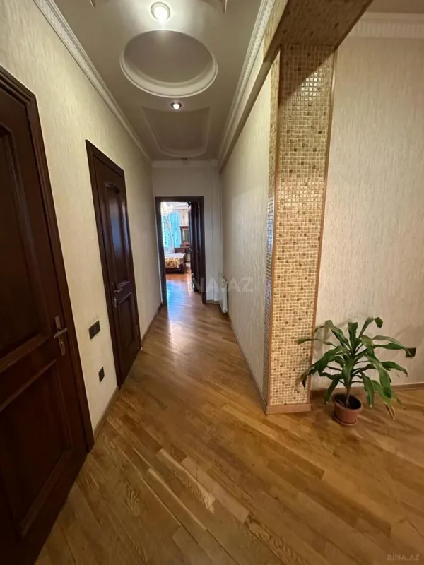 Satılır 2 otaqlı mənzil 109 m²