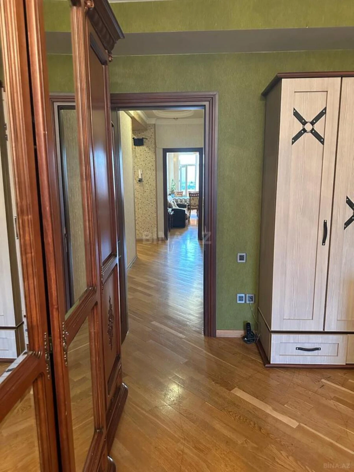 Satılır 2 otaqlı mənzil 109 m²