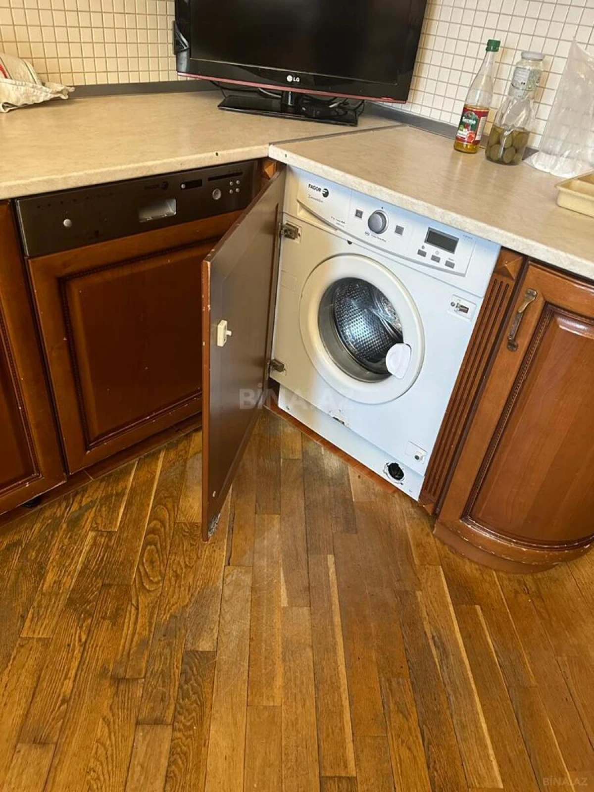 Satılır 2 otaqlı mənzil 109 m²