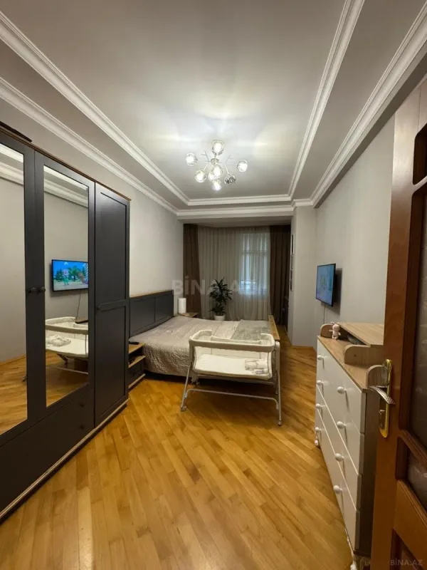 Satılır 3 otaqlı mənzil 140 m²