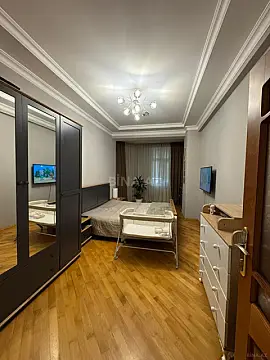 Satılır 3 otaqlı mənzil 140 m²