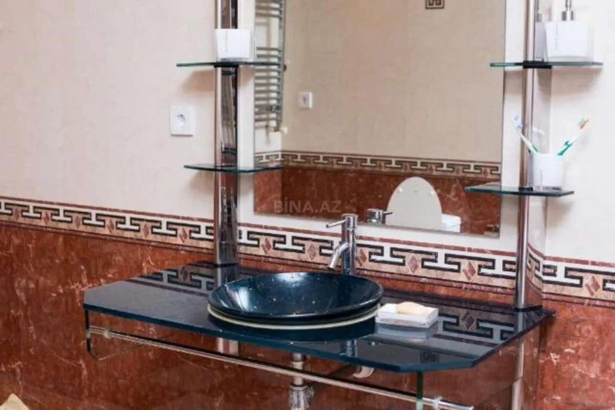 Satılır 15 otaqlı həyət evi 1000 m²