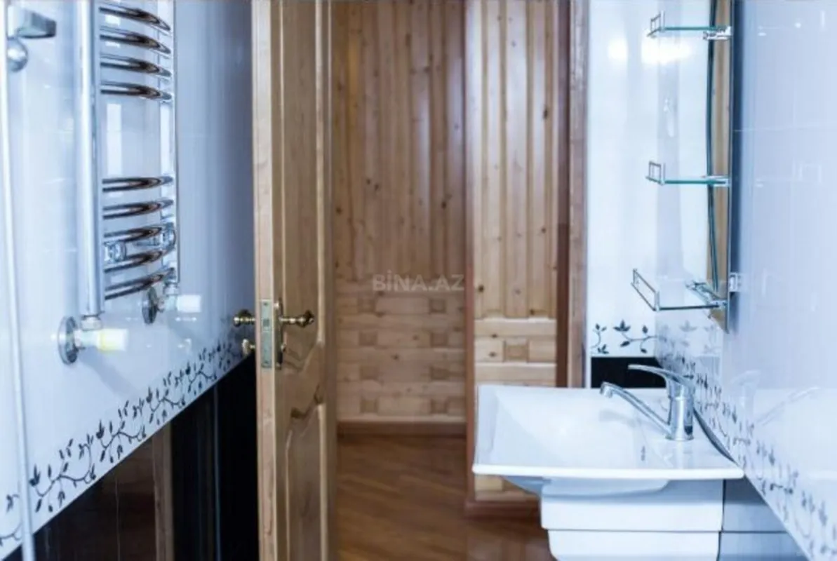 Satılır 15 otaqlı həyət evi 1000 m²