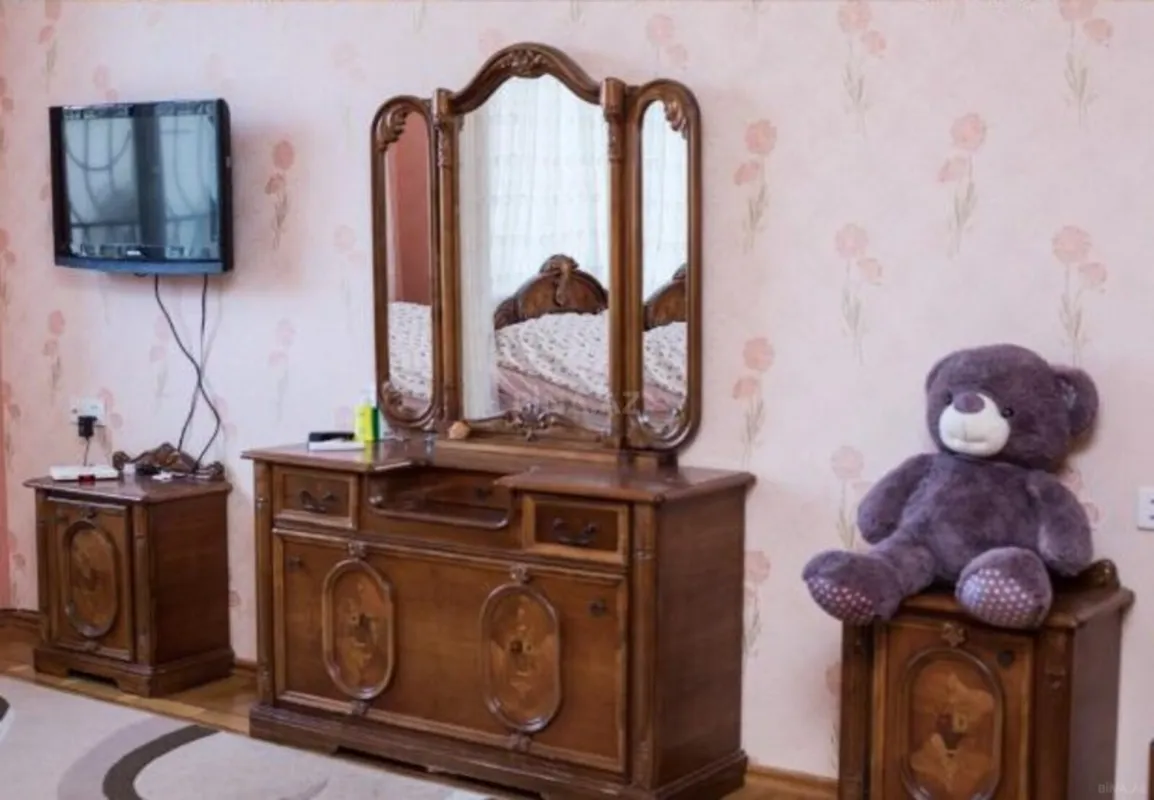 Satılır 15 otaqlı həyət evi 1000 m²