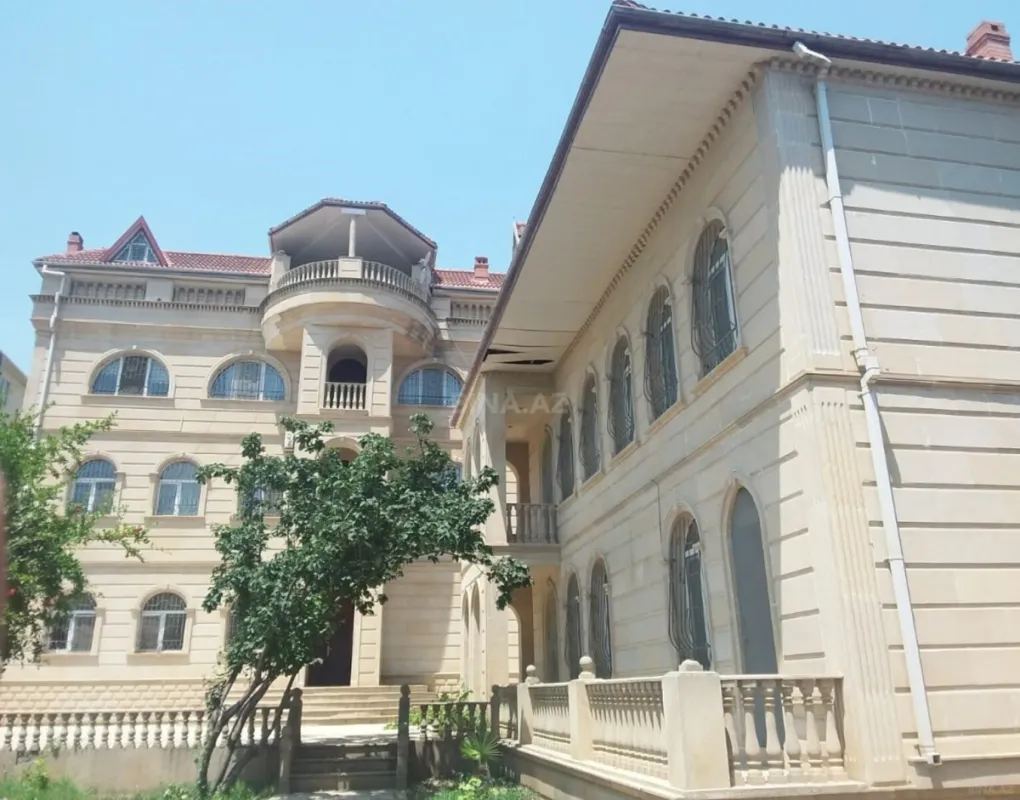 Satılır 15 otaqlı həyət evi 1000 m²