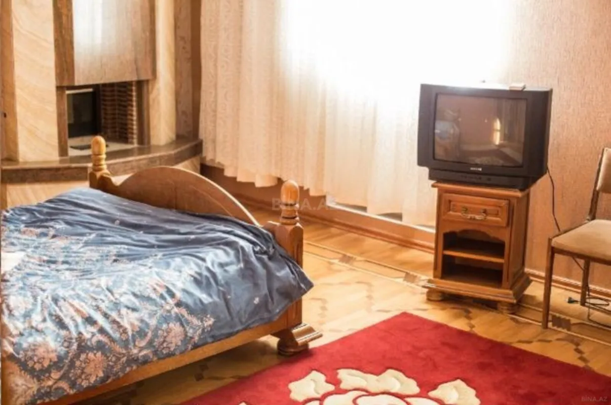 Satılır 15 otaqlı həyət evi 1000 m²