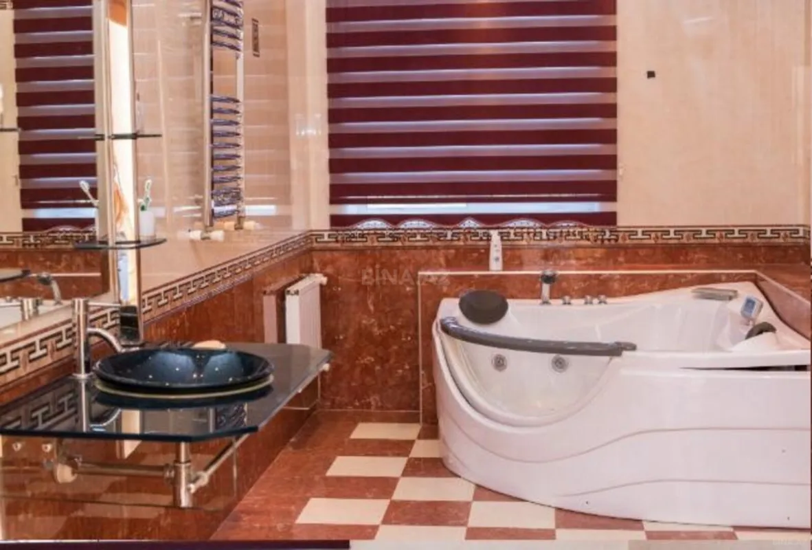 Satılır 15 otaqlı həyət evi 1000 m²