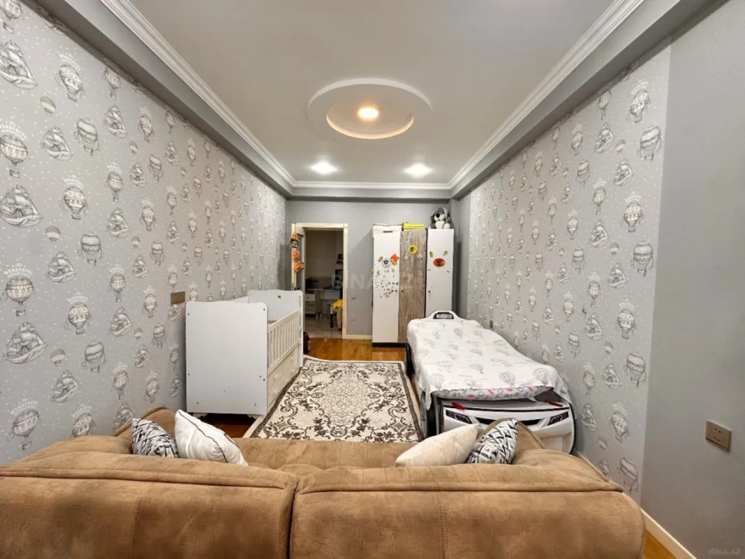 Satılır 3 otaqlı mənzil 140 m²