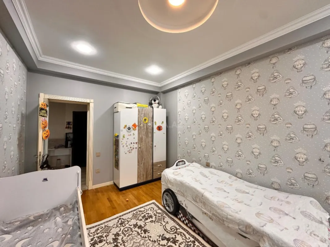 Satılır 3 otaqlı mənzil 140 m²
