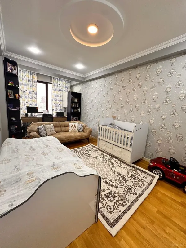 Satılır 3 otaqlı mənzil 140 m²