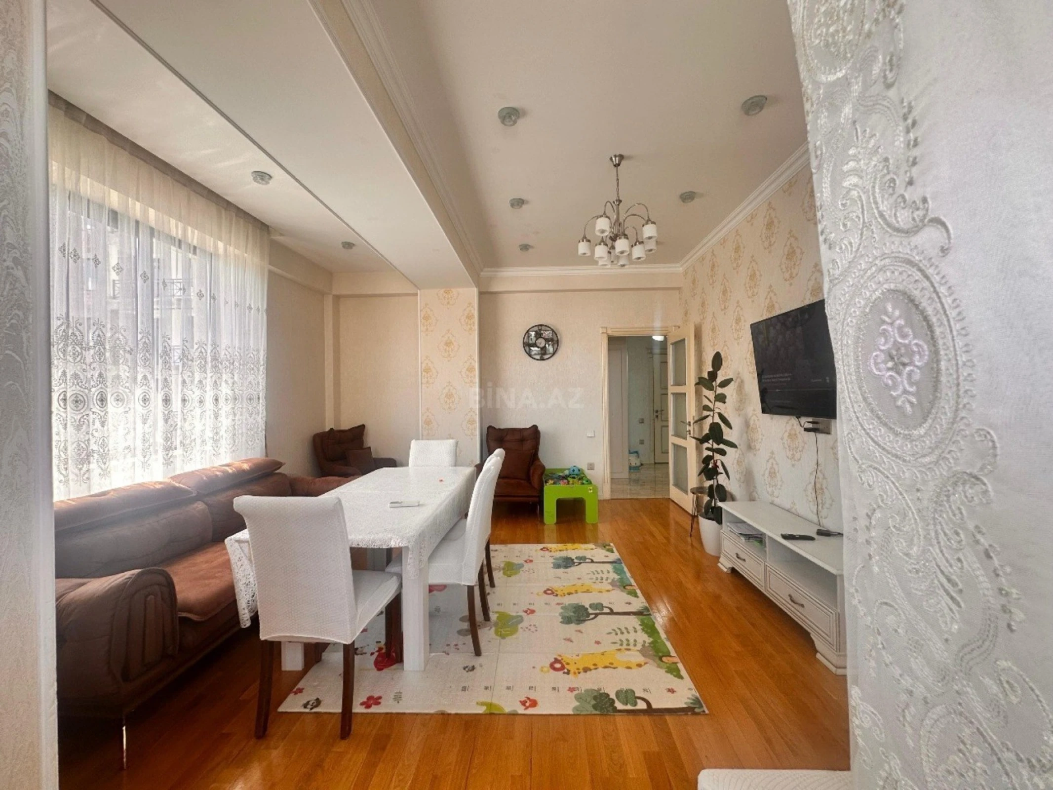 Satılır 3 otaqlı mənzil 140 m²