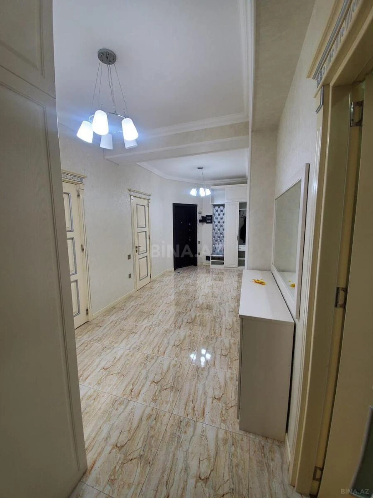 Satılır 3 otaqlı mənzil 140 m²