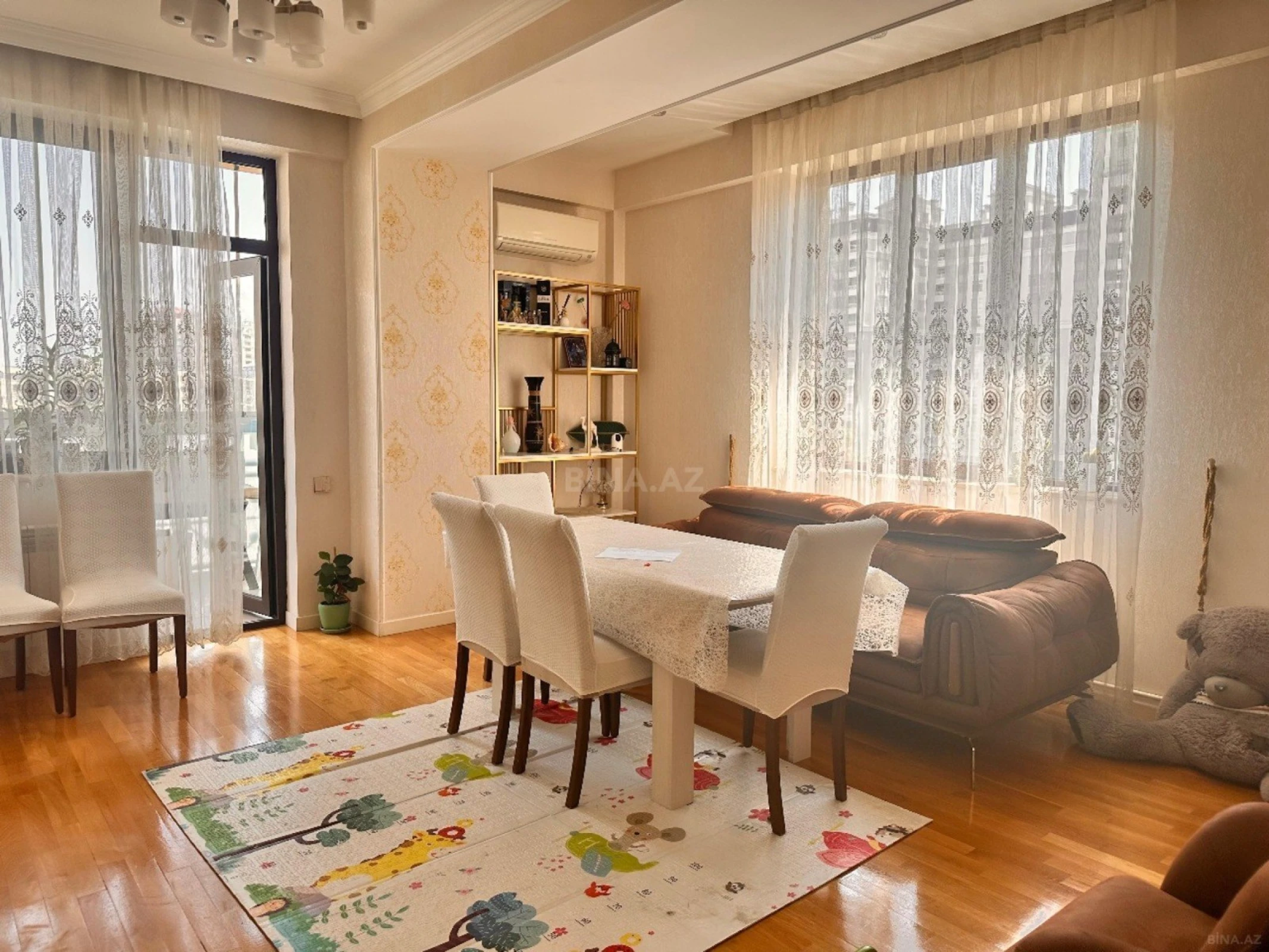 Satılır 3 otaqlı mənzil 140 m²
